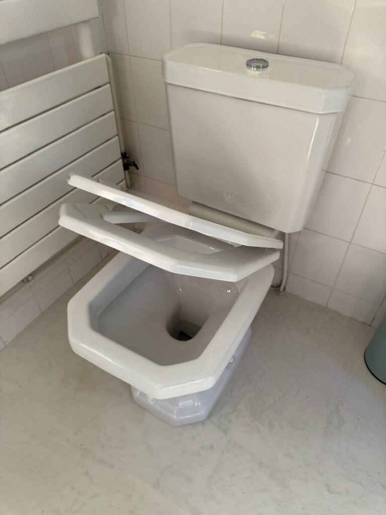 installation wc plombier paris